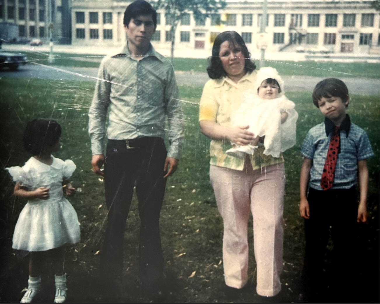 Childhood photo of Pedro Martinez, with parents and siblings