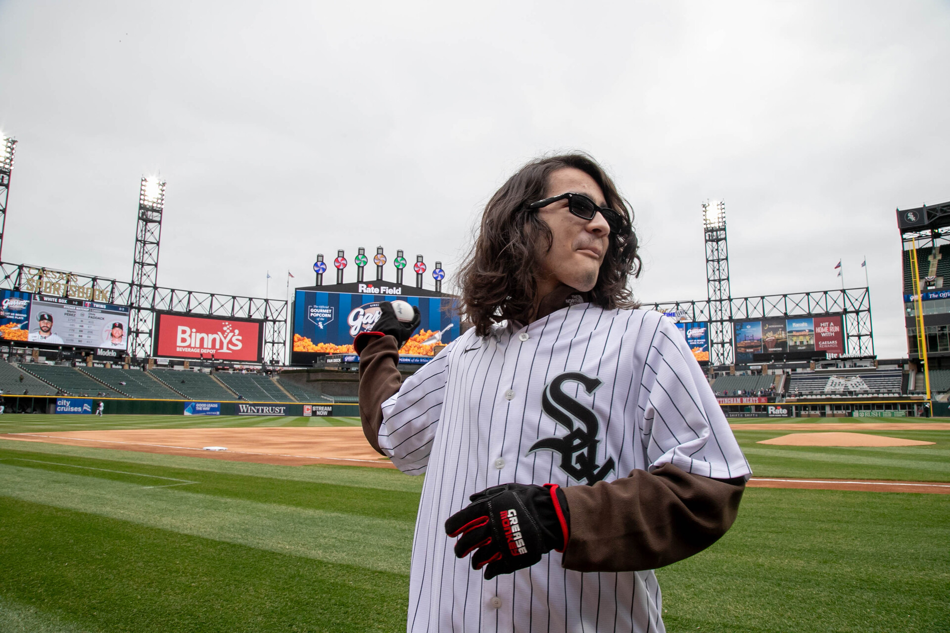 2025_31_03_Josue First Pitch_Rate Field_Josue_photo_2.jpg