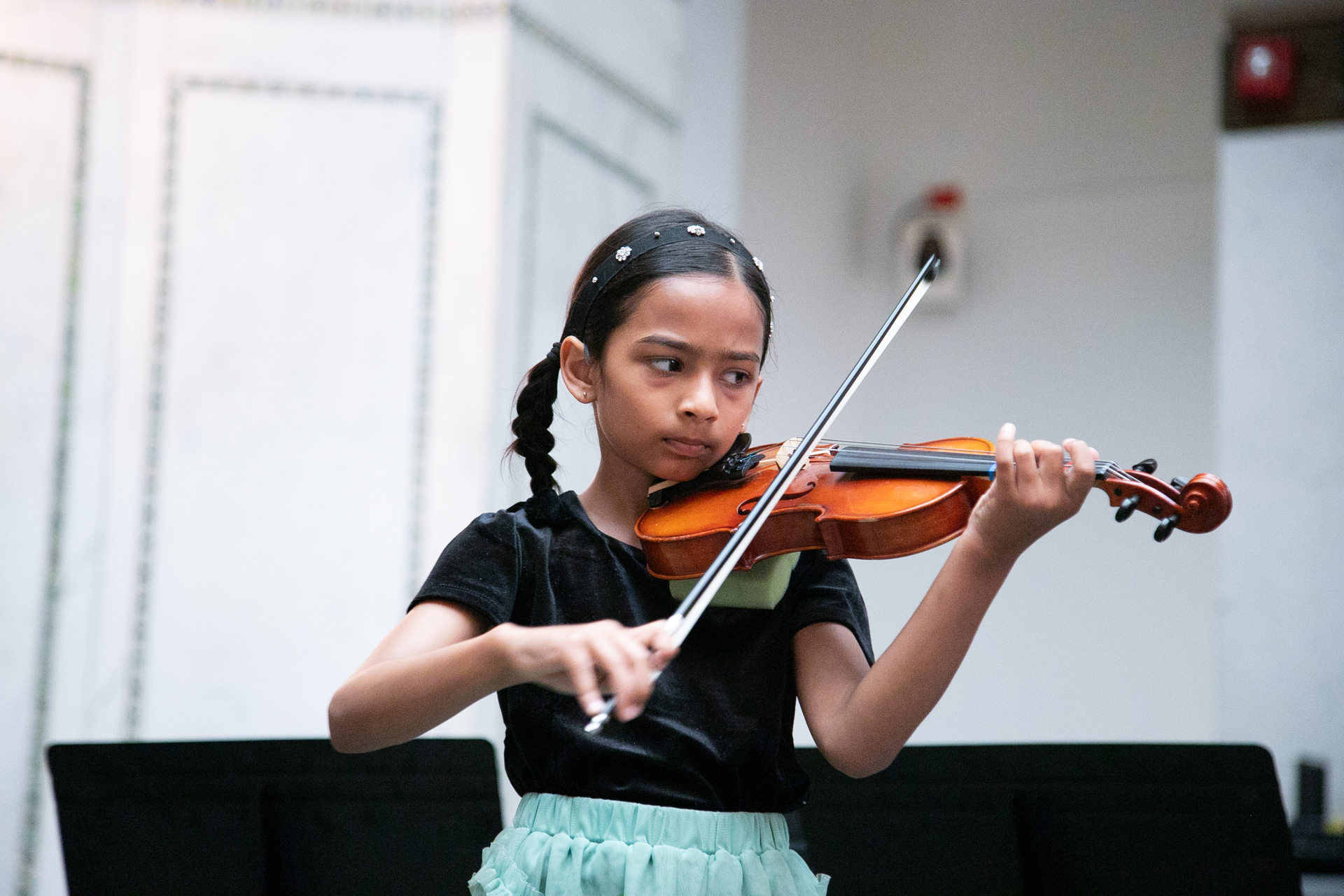 violin player
