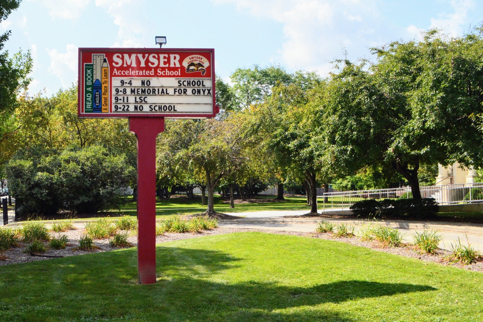 school sign outside Smyser